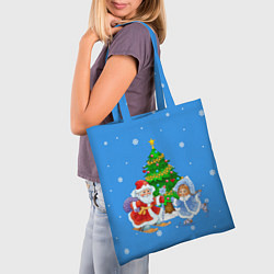 Сумка-шопер Дед Мороз, Снегурочка и елка, цвет: 3D-принт — фото 2
