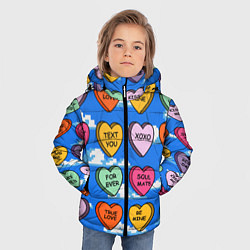 Куртка зимняя для мальчика Валентинки конфетки сердечки с посланиями, цвет: 3D-светло-серый — фото 2
