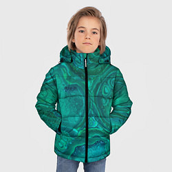 Куртка зимняя для мальчика Абстракция, сине-зеленая текстура малахита, цвет: 3D-черный — фото 2