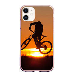 Чехол iPhone 11 матовый Велосипедист на закате, цвет: 3D-светло-розовый
