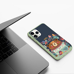 Чехол iPhone 11 Pro матовый Осенний медведь, цвет: 3D-салатовый — фото 2