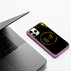 Чехол iPhone 11 Pro матовый 21 Pilots: Yellow & Black, цвет: 3D-фиолетовый — фото 2