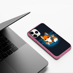 Чехол iPhone 11 Pro матовый Лисы-геймеры, цвет: 3D-малиновый — фото 2