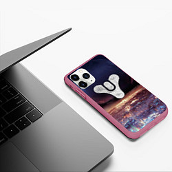 Чехол iPhone 11 Pro матовый ДЕСТИНИ ЗЕМЛЯ ХАБ, СТРАННИК НАД ГОРОДОМ, цвет: 3D-малиновый — фото 2
