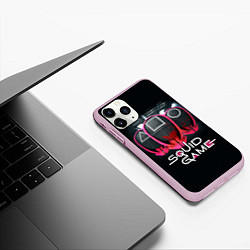 Чехол iPhone 11 Pro матовый ИГРА В КАЛЬМАРА МАСКИ В КРОВИ, цвет: 3D-розовый — фото 2