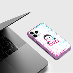 Чехол iPhone 11 Pro матовый Игра в кальмара Squid Game КУКЛА, цвет: 3D-фиолетовый — фото 2