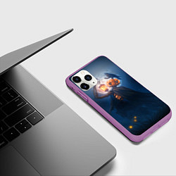 Чехол iPhone 11 Pro матовый ТЫКВИННЫЙ МОНСТР В ТУМАНЕ ХЕЛЛОУИН, цвет: 3D-фиолетовый — фото 2