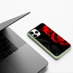 Чехол iPhone 11 Pro матовый КРАСНЫЙ ДРАКОН ТАТУ RED DRAGON TATTOO, цвет: 3D-салатовый — фото 2