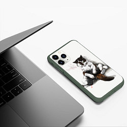 Чехол iPhone 11 Pro матовый Котик с пистолетом на стене мем, цвет: 3D-темно-зеленый — фото 2