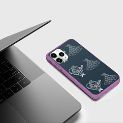 Чехол iPhone 11 Pro матовый Санта у елочки, цвет: 3D-фиолетовый — фото 2