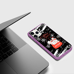 Чехол iPhone 11 Pro матовый Новогодние коты в подарочном мешке, цвет: 3D-фиолетовый — фото 2