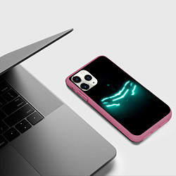 Чехол iPhone 11 Pro матовый DEAD SPACE ШЛЕМ АЙЗЕКА, цвет: 3D-малиновый — фото 2