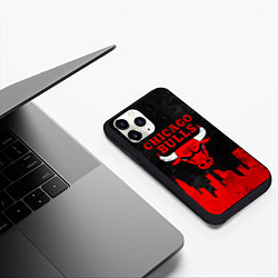 Чехол iPhone 11 Pro матовый Chicago Bulls, Чикаго Буллз Город, цвет: 3D-черный — фото 2