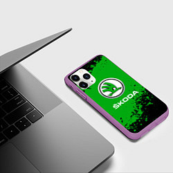 Чехол iPhone 11 Pro матовый Skoda следы от шин, цвет: 3D-фиолетовый — фото 2