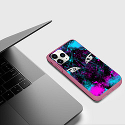 Чехол iPhone 11 Pro матовый ГЛАЗА АКАЗЫ ГЛИТЧ, цвет: 3D-малиновый — фото 2
