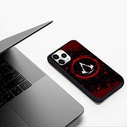 Чехол iPhone 11 Pro матовый Символ Assassins Creed и краска вокруг на темном ф, цвет: 3D-черный — фото 2
