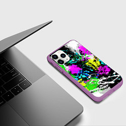 Чехол iPhone 11 Pro матовый Разноцветные пятна краски на черном фоне, цвет: 3D-фиолетовый — фото 2