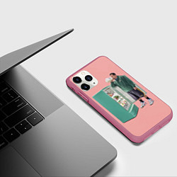 Чехол iPhone 11 Pro матовый Адам Сэндлер пьет молоко, цвет: 3D-малиновый — фото 2