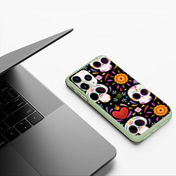 Чехол iPhone 11 Pro матовый Веселые черепа в цветах, цвет: 3D-салатовый — фото 2