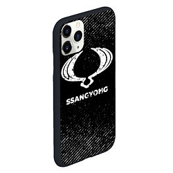 Чехол iPhone 11 Pro матовый SsangYong с потертостями на темном фоне, цвет: 3D-черный — фото 2