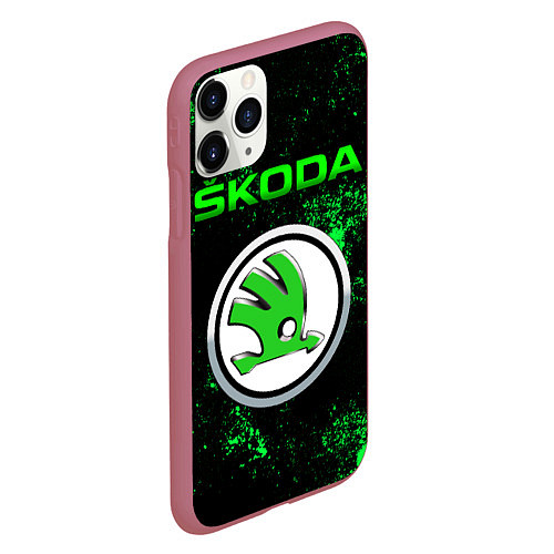 Чехол iPhone 11 Pro матовый SKODA - ЗЕЛЕНЫЕ БРЫЗГИ / 3D-Малиновый – фото 2