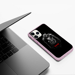 Чехол iPhone 11 Pro матовый Берсерк Гатс В Доспехах На Чёрном Фоне, цвет: 3D-розовый — фото 2