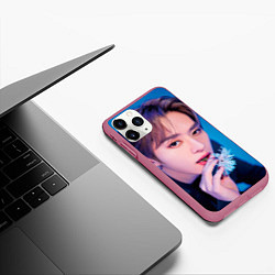 Чехол iPhone 11 Pro матовый Stray Kids 2nd World Tour Maniac Lee Know, цвет: 3D-малиновый — фото 2