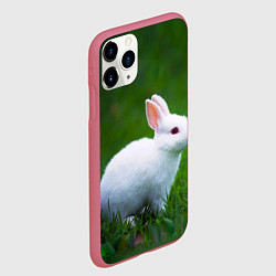Чехол iPhone 11 Pro матовый Кролик на фоне травы, цвет: 3D-малиновый — фото 2