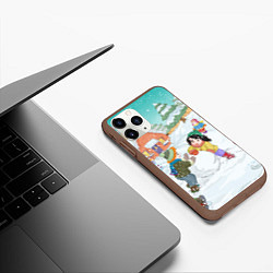 Чехол iPhone 11 Pro матовый Новогодние каникулы - дети лепят снеговика, цвет: 3D-коричневый — фото 2