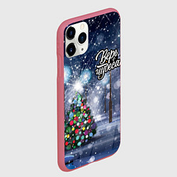 Чехол iPhone 11 Pro матовый Новогодняя ёлочка, цвет: 3D-малиновый — фото 2