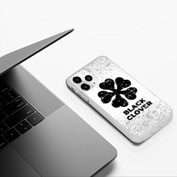 Чехол iPhone 11 Pro матовый Black Clover с потертостями на светлом фоне, цвет: 3D-белый — фото 2