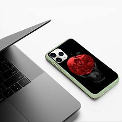 Чехол iPhone 11 Pro матовый Рюк и красное яблоко, цвет: 3D-салатовый — фото 2