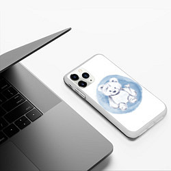 Чехол iPhone 11 Pro матовый Игрушечный мишка на акварельном голубом фоне, цвет: 3D-белый — фото 2