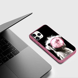 Чехол iPhone 11 Pro матовый Верблюд жует жвачку, цвет: 3D-малиновый — фото 2