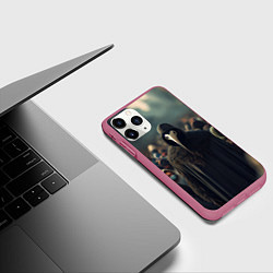 Чехол iPhone 11 Pro матовый Чумной доктор в толпе, цвет: 3D-малиновый — фото 2