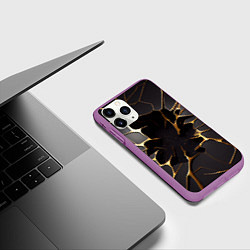 Чехол iPhone 11 Pro матовый Трещины в пропасть: черно-золотой узор, цвет: 3D-фиолетовый — фото 2