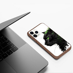 Чехол iPhone 11 Pro матовый Кот с зелеными глазами, цвет: 3D-коричневый — фото 2