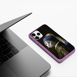 Чехол iPhone 11 Pro матовый Котейка с жемчужной серёжкой, цвет: 3D-фиолетовый — фото 2