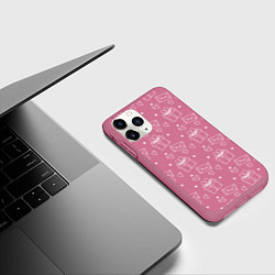 Чехол iPhone 11 Pro матовый Влюбленным паттерн, цвет: 3D-малиновый — фото 2