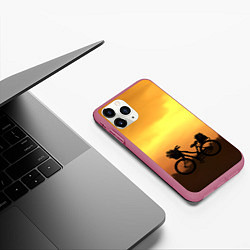 Чехол iPhone 11 Pro матовый Велосипед на закате, цвет: 3D-малиновый — фото 2