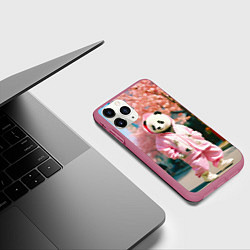 Чехол iPhone 11 Pro матовый Милая панда в пуховике, цвет: 3D-малиновый — фото 2