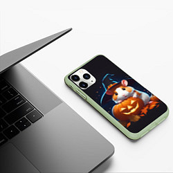 Чехол iPhone 11 Pro матовый Хомяк в шляпе ведьмы и тыква на Хэллоуин, цвет: 3D-салатовый — фото 2
