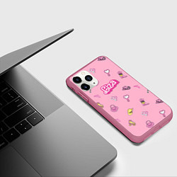 Чехол iPhone 11 Pro матовый Лиза - в стиле барби: аксессуары на розовом паттер, цвет: 3D-малиновый — фото 2
