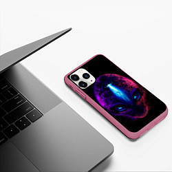 Чехол iPhone 11 Pro матовый UFO alien head, цвет: 3D-малиновый — фото 2