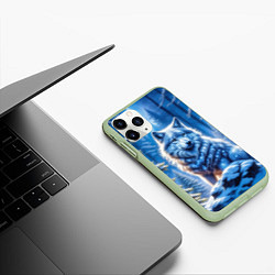 Чехол iPhone 11 Pro матовый Волк в зимнем ночном лесу, цвет: 3D-салатовый — фото 2