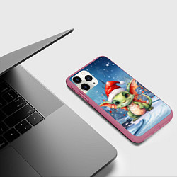 Чехол iPhone 11 Pro матовый Дракон зимний праздник, цвет: 3D-малиновый — фото 2