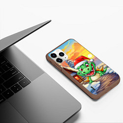 Чехол iPhone 11 Pro матовый Милый зеленый дракончик 2024 год, цвет: 3D-коричневый — фото 2