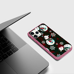 Чехол iPhone 11 Pro матовый Снеговики узоры, цвет: 3D-малиновый — фото 2