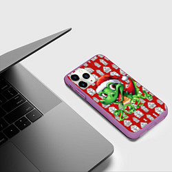 Чехол iPhone 11 Pro матовый Зеленый дракон на рождественском фоне, цвет: 3D-фиолетовый — фото 2