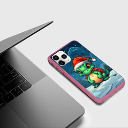 Чехол iPhone 11 Pro матовый Вредный новогодний дракон, цвет: 3D-малиновый — фото 2